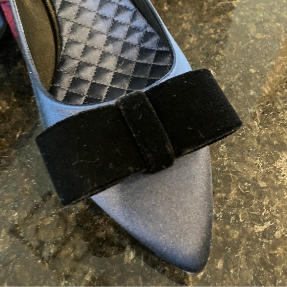 New Tory Burch Gigi Block Heel Pump, Navy Blue Satin, Crystal Embellished Logo - Picture 10 of 16